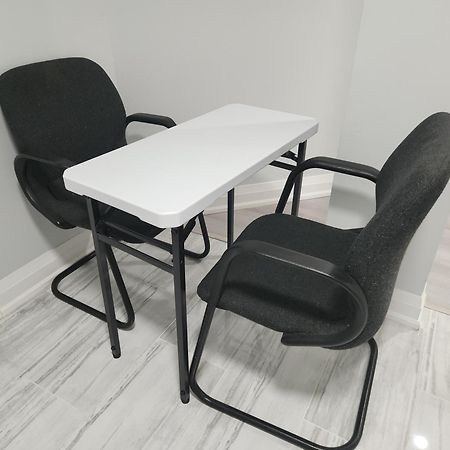 Apartment B 2 Bedroom แบรมพ์ตัน ภายนอก รูปภาพ